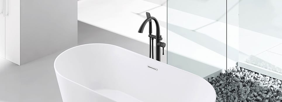 China Acrylic freestanding batub with a black tub shower China Acrylic freestanding batub with a black tub shower