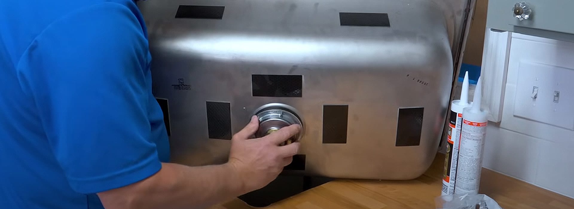 Install the sink Drain Basket Install the sink Drain Basket