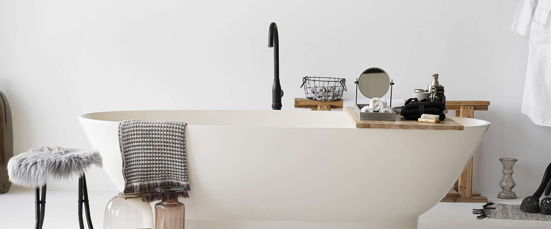 Items around the bathtub- clean the clutter Items around the bathtub- clean the clutter