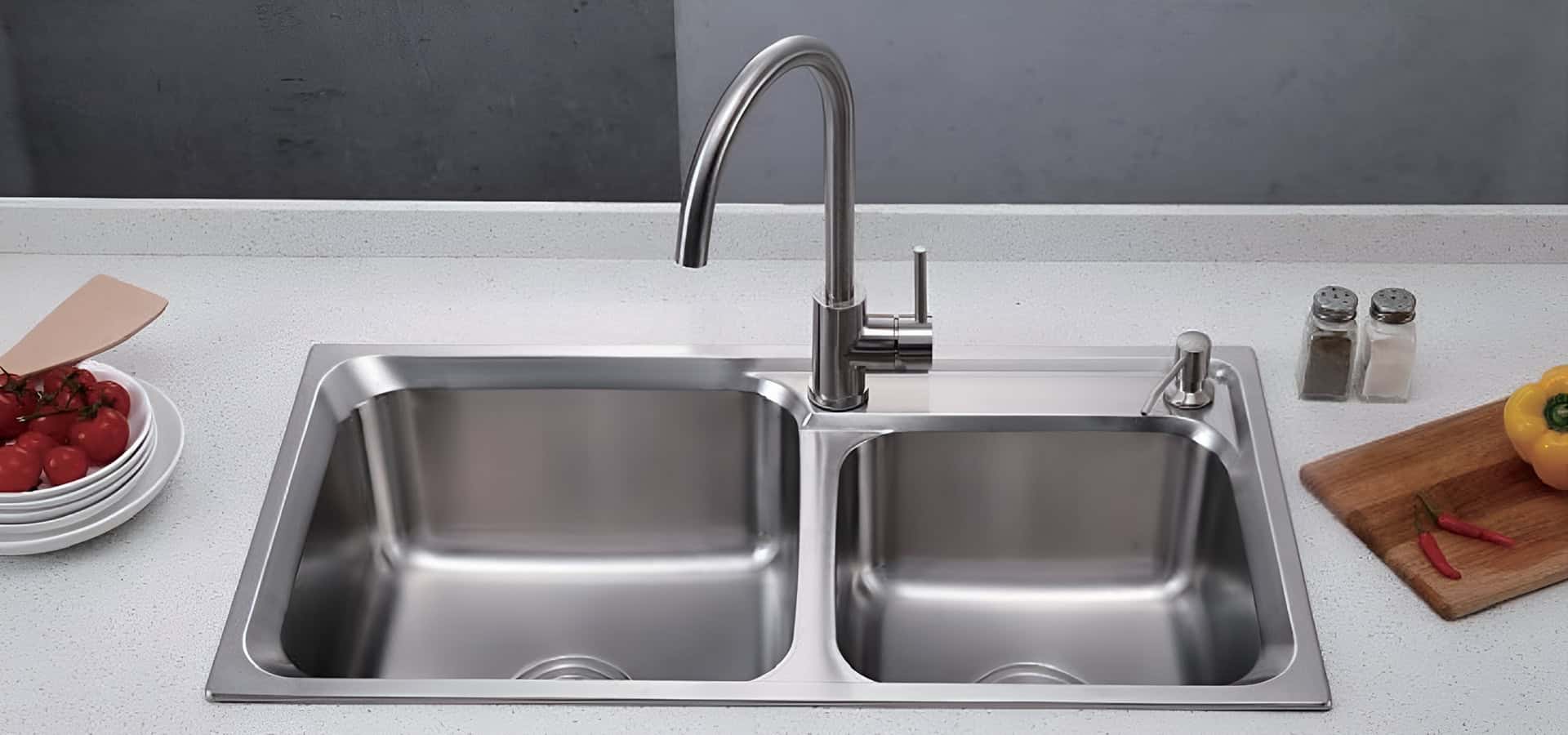 Kitchen sink soap dispenser with dual-basin sinks