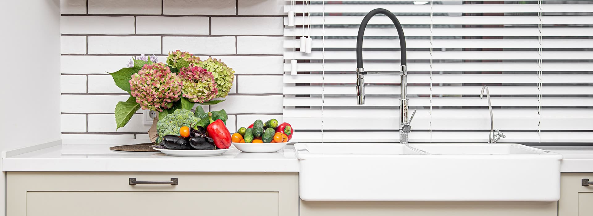 White Farmhouse (Apron-Front) Sinks White Farmhouse (Apron-Front) Sinks