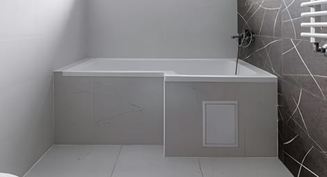 Alcove bathtub Alcove bathtub fit into a three-wall recess