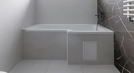 Alcove bathtub Alcove bathtub fit into a three-wall recess
