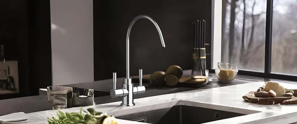 Dual-handle kitchen filter tap in chrome finish