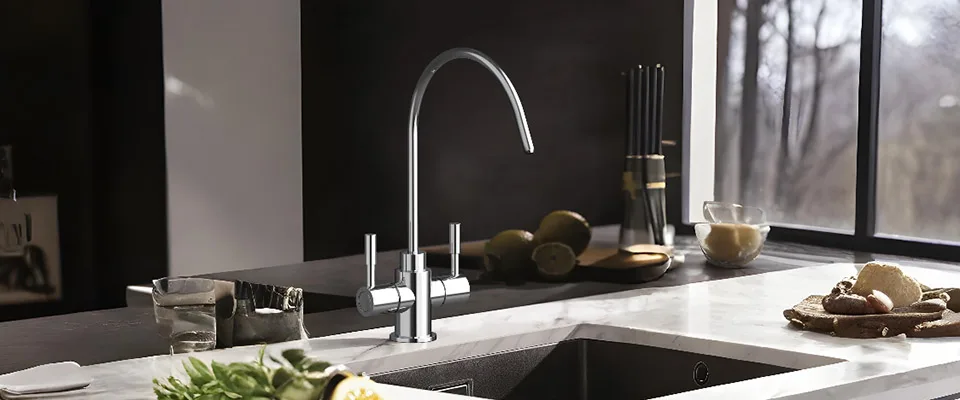 Dual-handle kitchen filter tap in chrome finish