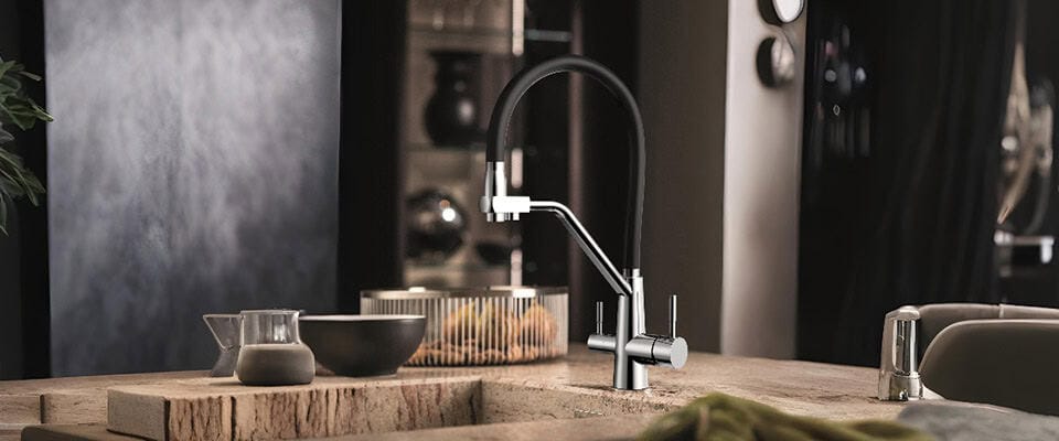 Dual-outlet kitchen filter tap with pull out sprayer Dual-outlet kitchen filter tap with pull out sprayer
