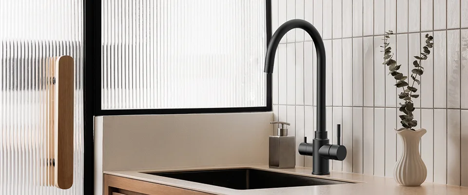 Separate Kitchen filter tap in matte black finish Separate Kitchen filter tap in matte black finish