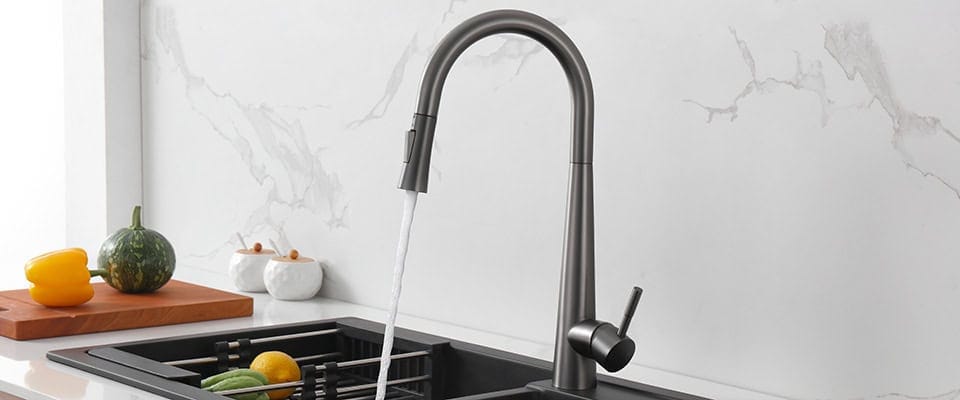Deck-mounted kitchen faucet with pull out sprayer Deck-mounted kitchen faucet with pull out sprayer