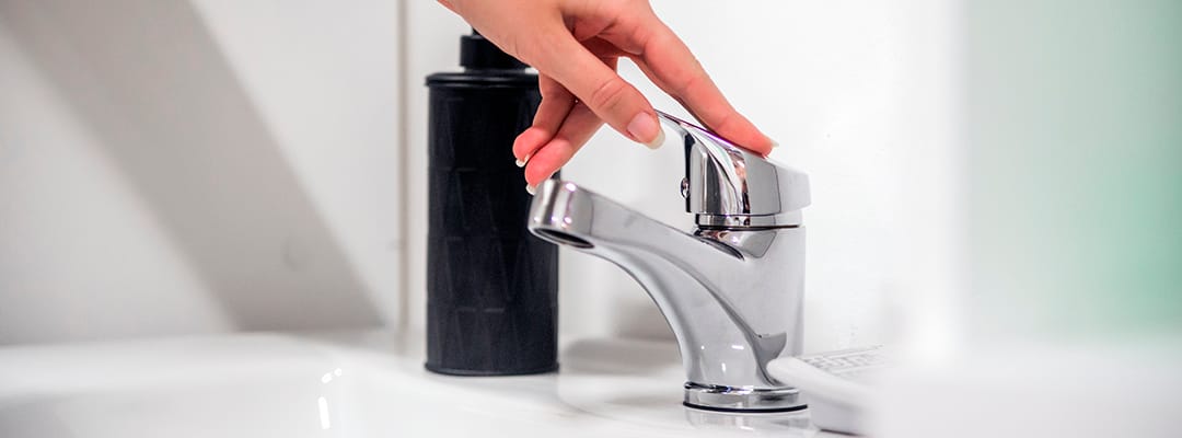 Turn on the chrome bathroom faucet Turn on the chrome bathroom faucet