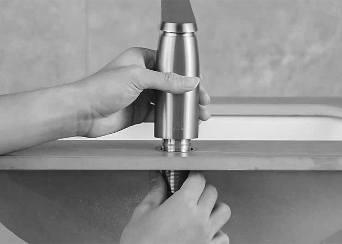 Faucet install thumbnail - B050 01 30 1