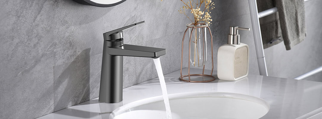 Hot and cold bathroom faucet with single control-B625A
