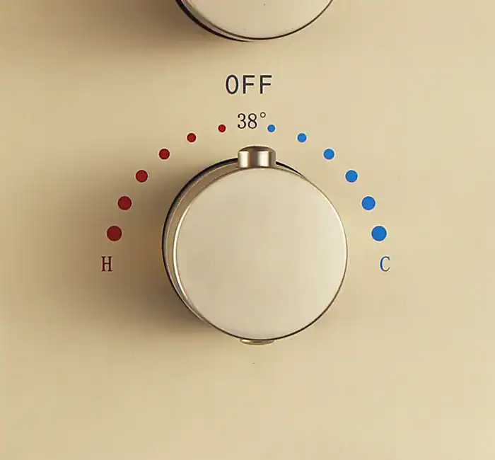 Close-up of the 38°C safety button Close-up of the 38°C safety button